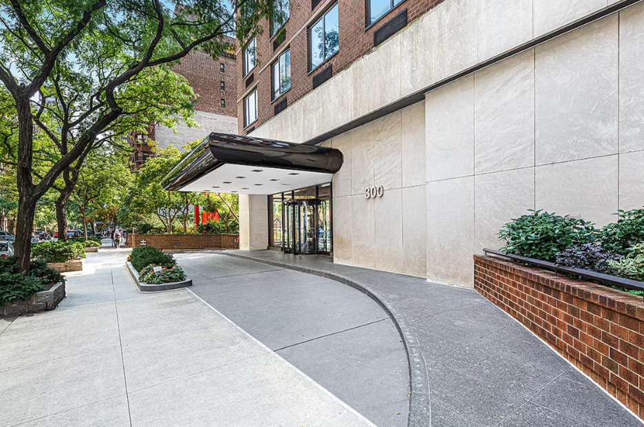 300 East 54th Street, Unit 20D Manhattan, NY 10022 - Photo 15 of 18