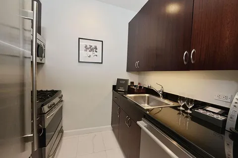 $789,000 | 1 Central Park West, Unit 820 | Upper West Side