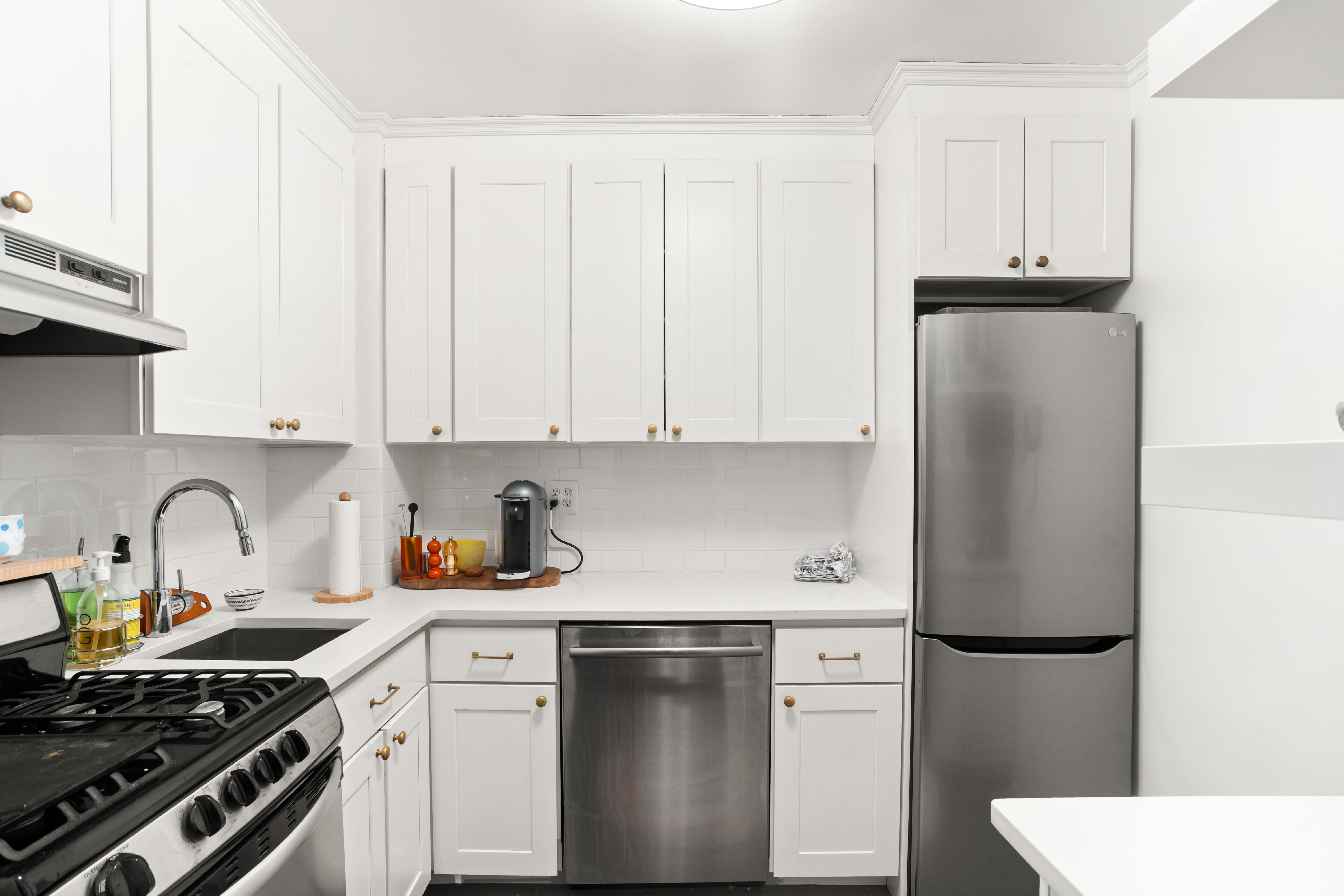 363 East 76th Street, Unit 14E Manhattan, NY 10021 - Photo 9 of 18