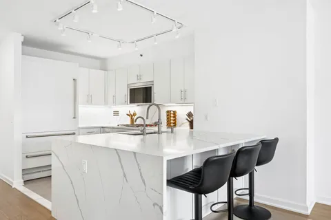 $7,950 | 20 River Terrace, Unit 5H | Battery Park City