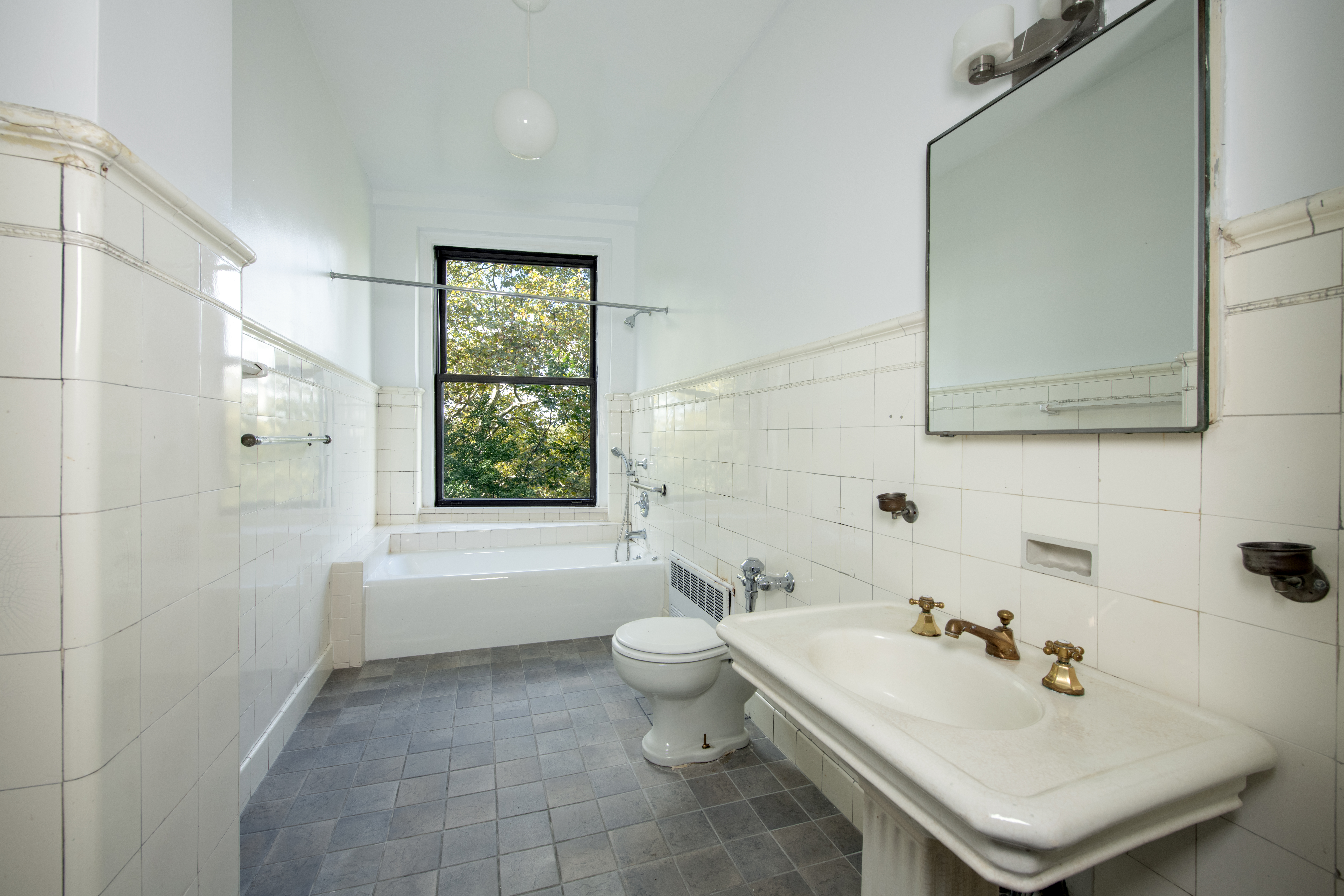 299 Riverside Drive, Unit 4D Manhattan, NY 10025 - Photo 7 of 15 a bathroom with a sink toilet and bathtub