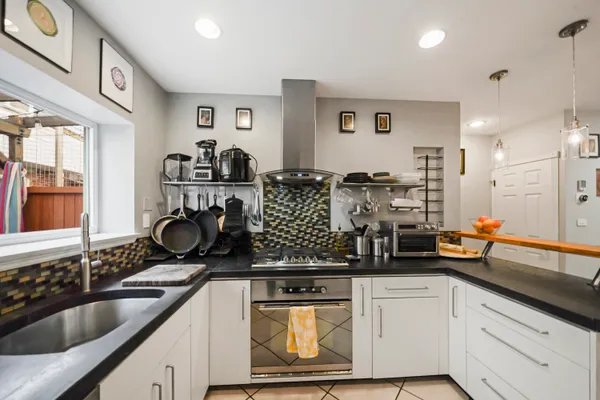 $500,000 | 1318 South Alder Street, Philadelphia, PA 19147