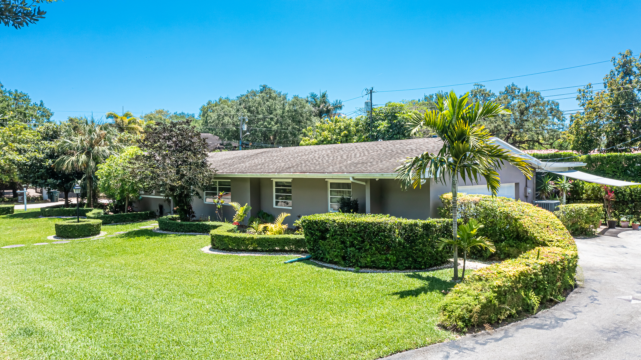 6760 Southwest 62nd Terrace Miami, FL 33143 - Photo 33 of 38 a front view of a house with garden