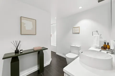 $2,250,000 | 135 West 70th Street, Unit 2E | Upper West Side
