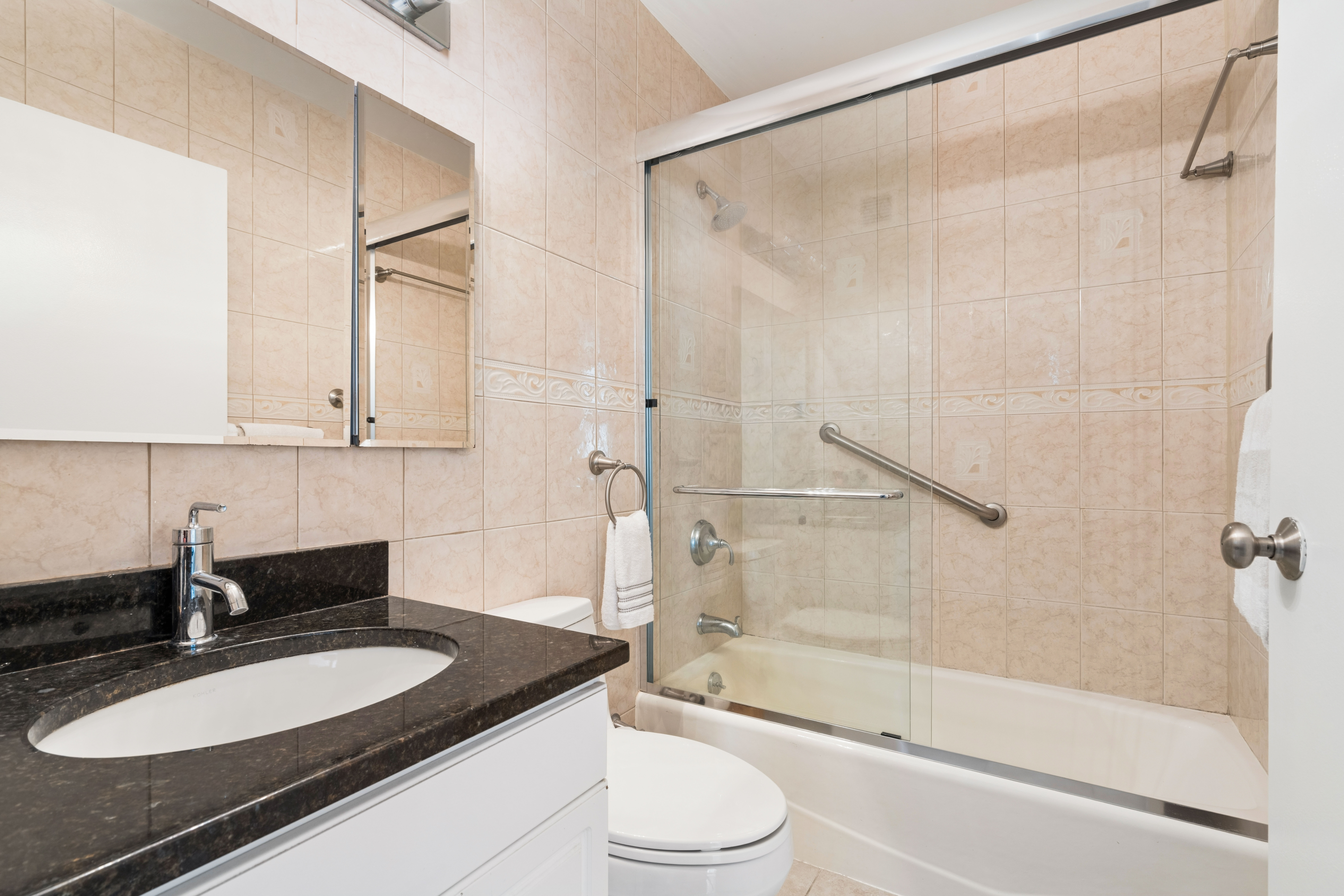 61 West 62nd Street, Unit 6C Manhattan, NY 10023 - Photo 5 of 6