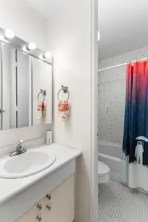 $685,000 | 300 East 40th Street, Unit 9V | Murray Hill
