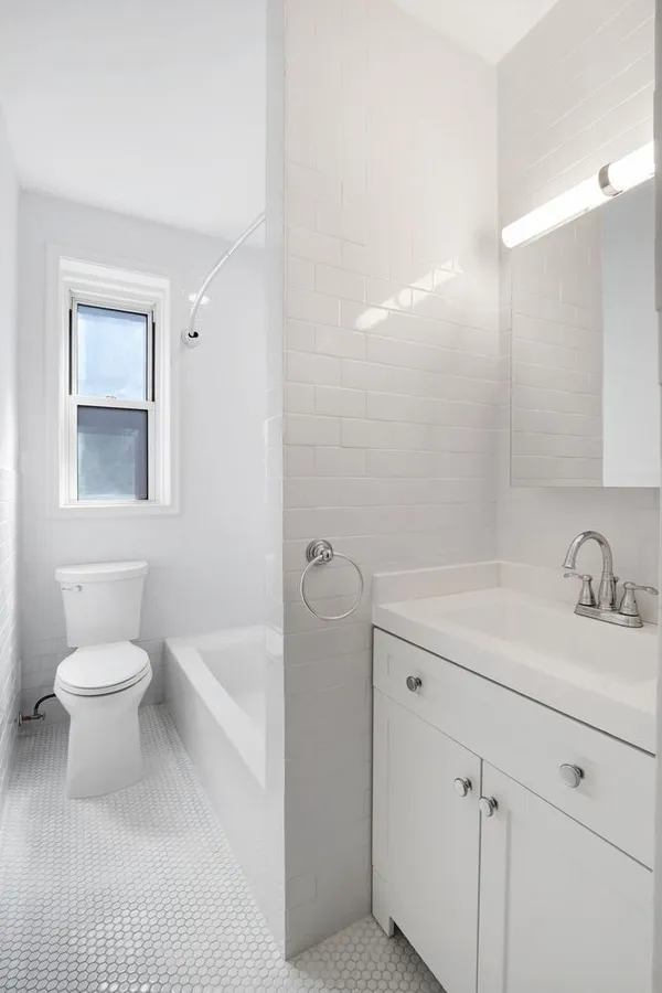 $799,000 | 300 West 53rd Street, Unit 3C | Hell's Kitchen