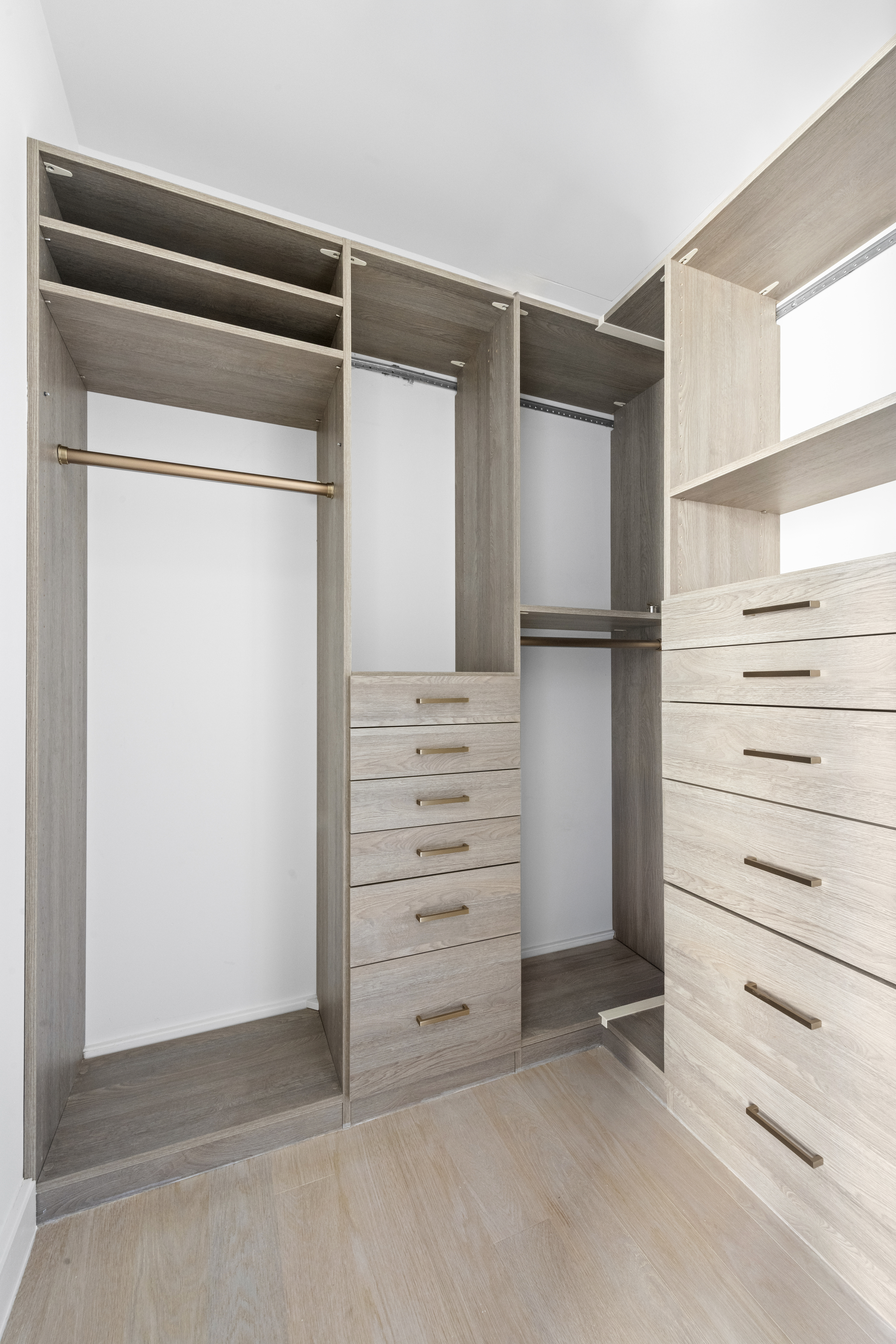 138 East 50th Street, Unit 21A Manhattan, NY 10022 - Photo 7 of 11