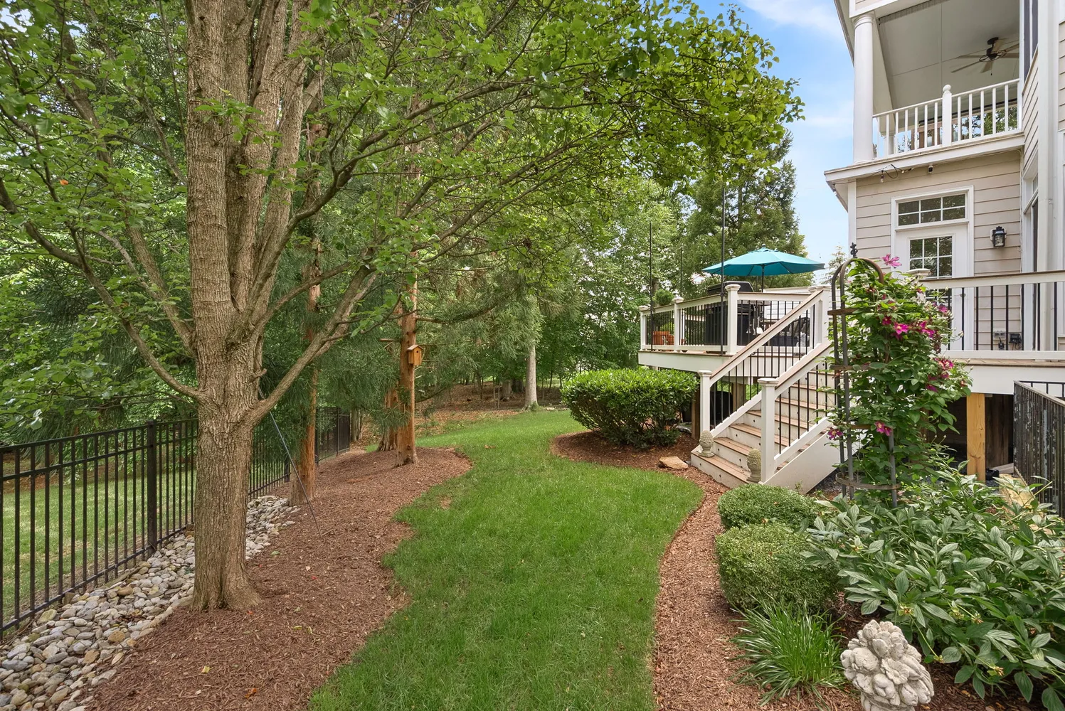 a view of a house with backyard and sitting area