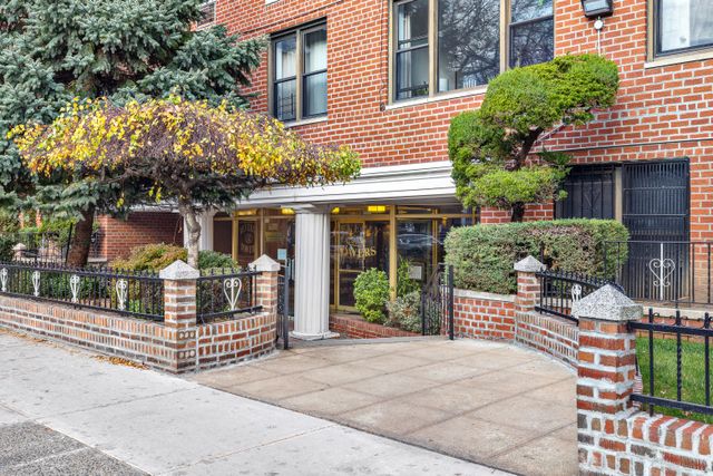 $2,250 | 415 Beverley Road, Unit 3F | Kensington