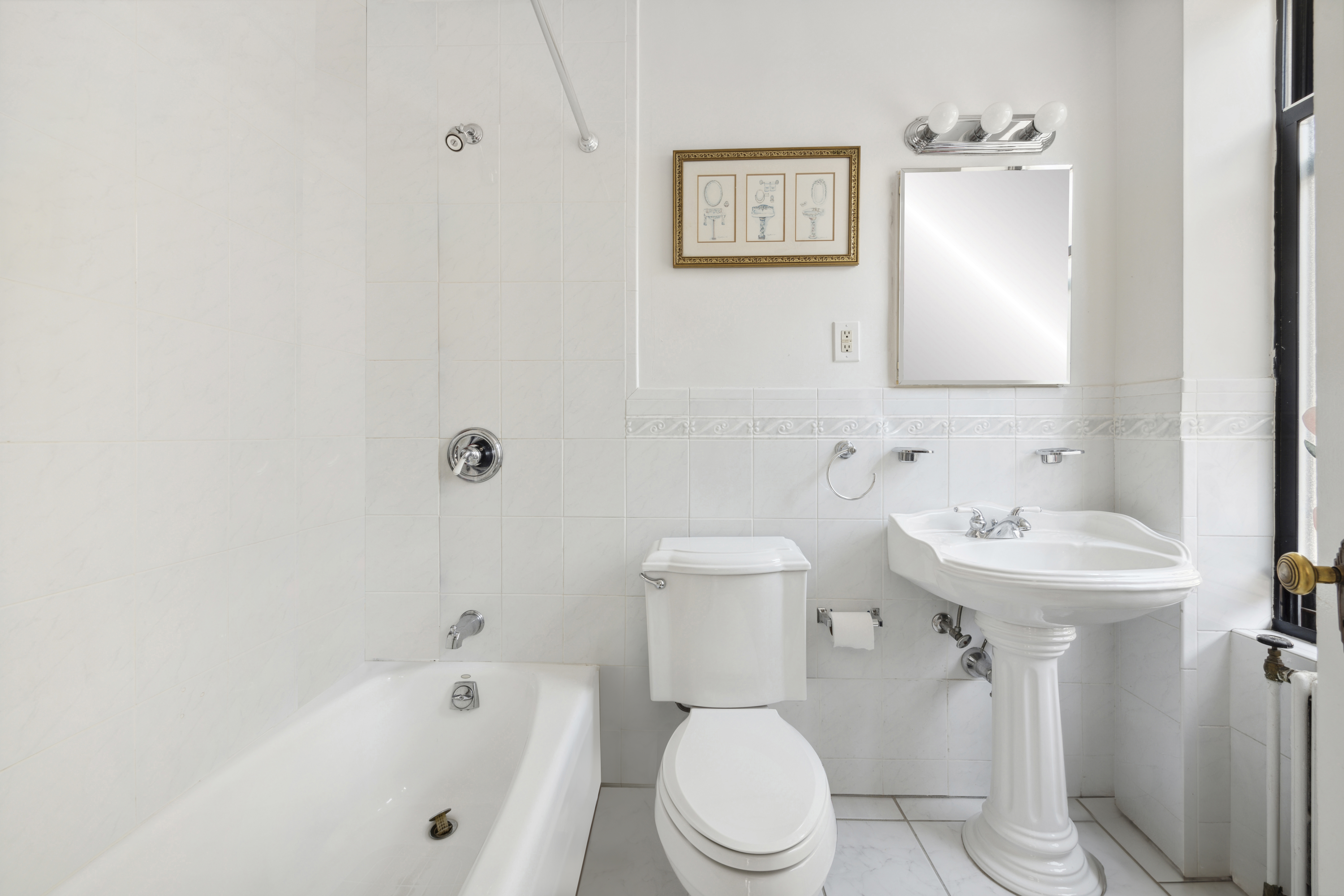 200 West 86th Street, Unit 7C Manhattan, NY 10024 - Photo 8 of 14 a bathroom with a sink a toilet and bathtub