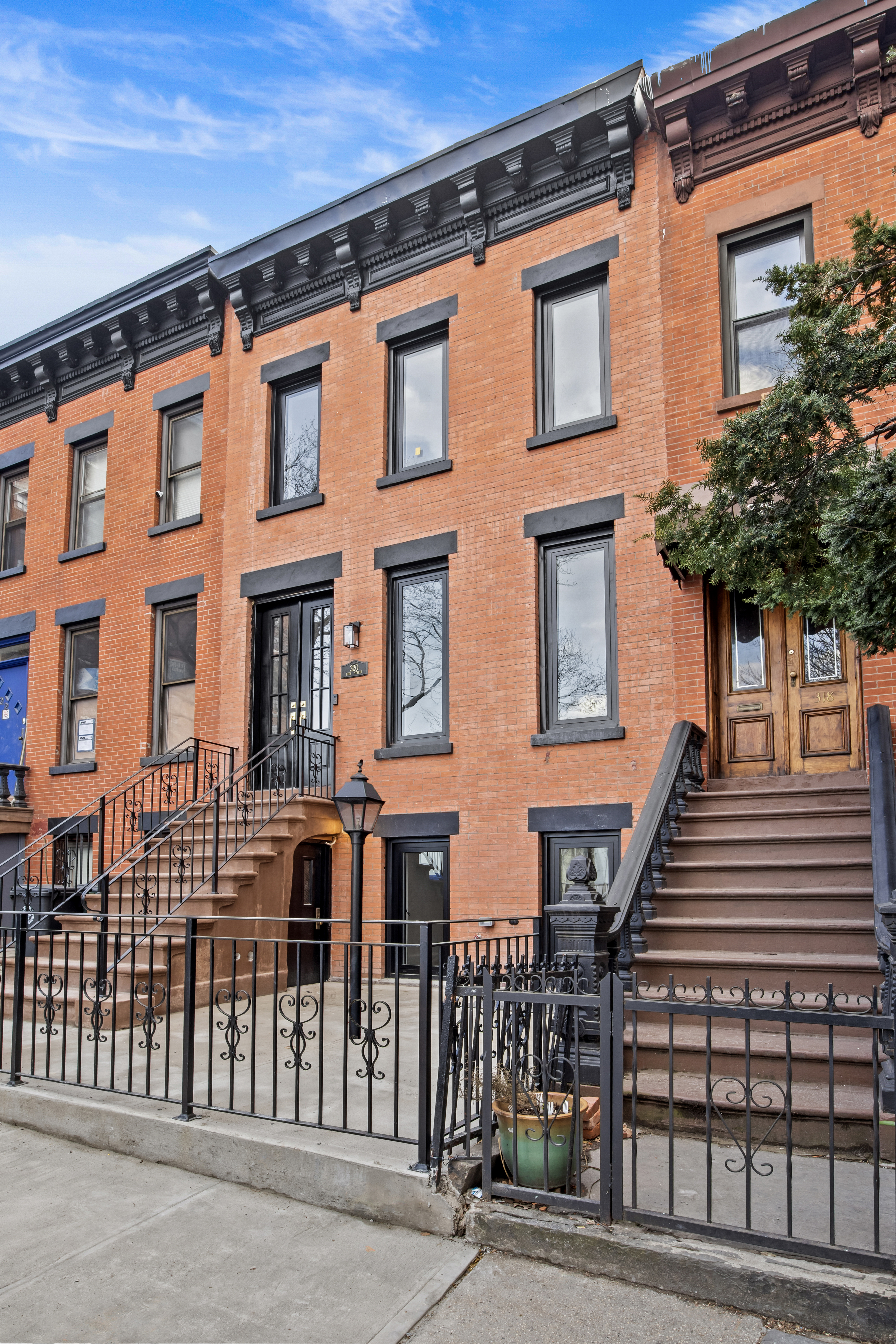 320 10th Street Brooklyn, NY 11215 - Photo 36 of 41 front view of a building