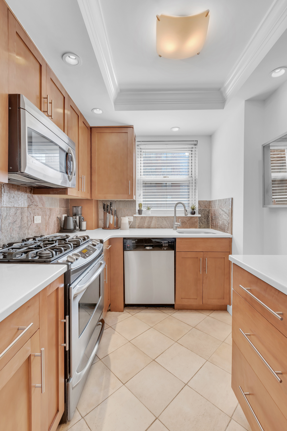 233 East 70th Street, Unit 7S Manhattan, NY 10021 - Photo 3 of 8