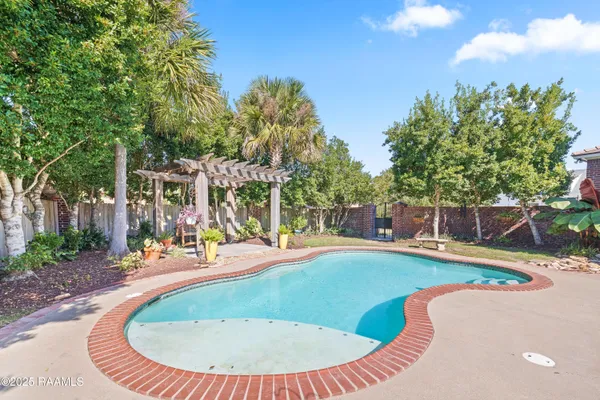 $1,100,000 | 100 Candlewood Drive, Lafayette, LA 70508