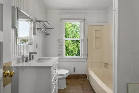 Contact Agent | 410 Oxford Road, Havertown, PA 19083
