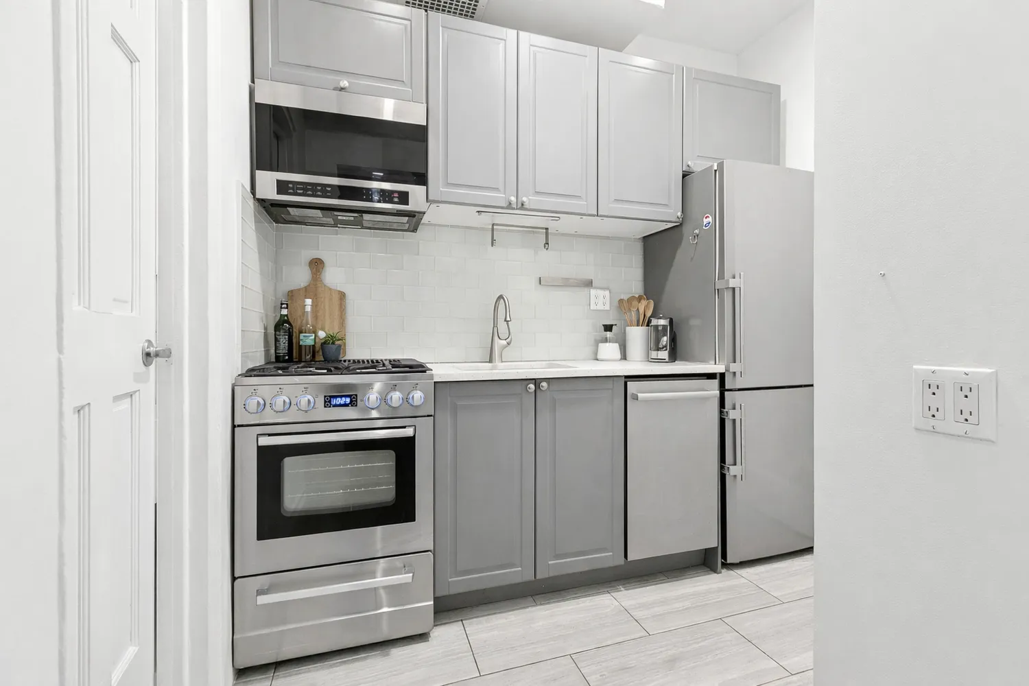 $3,300 | 131 East 15th Street, Unit 3B | Gramercy