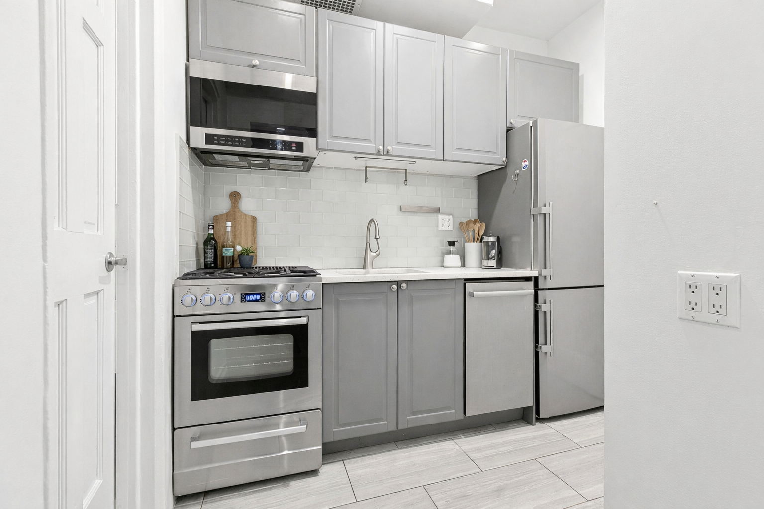 131 East 15th Street, Unit 3B Manhattan, NY 10003 - Photo 3 of 6