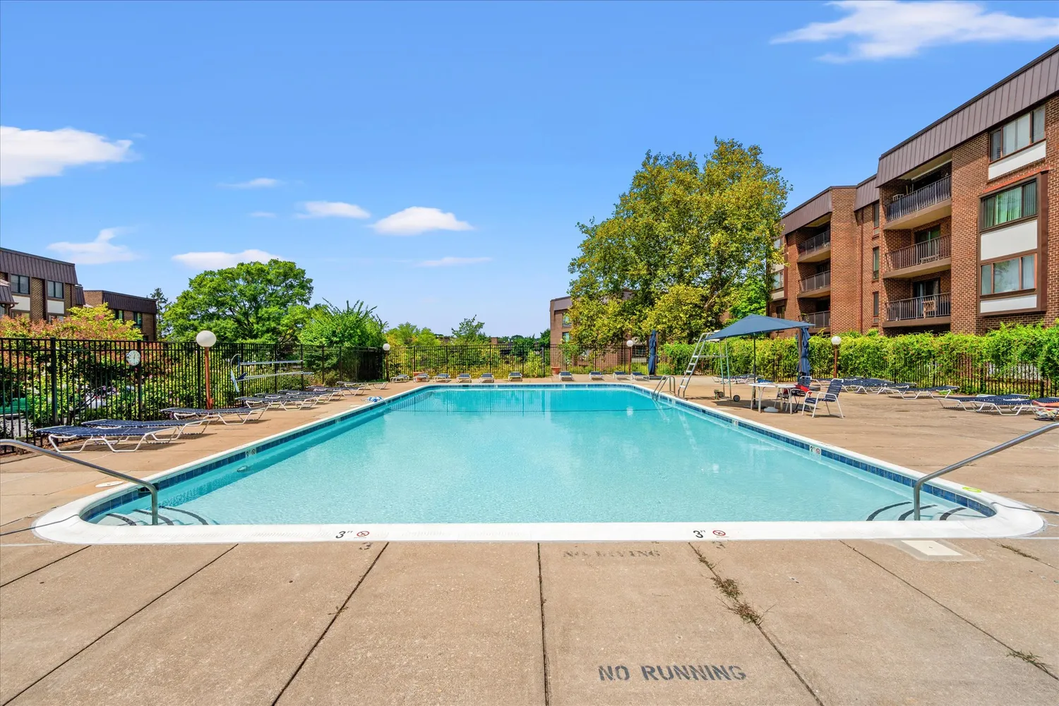 $349,000 | 132 Roberts Lane, Unit 303, Alexandria, VA 22314