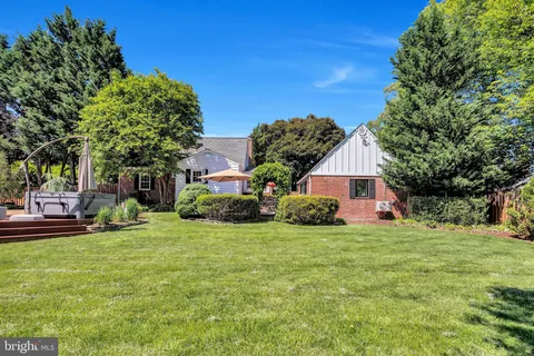 $1,095,000 | 3227 Annandale Road, Falls Church, VA 22042