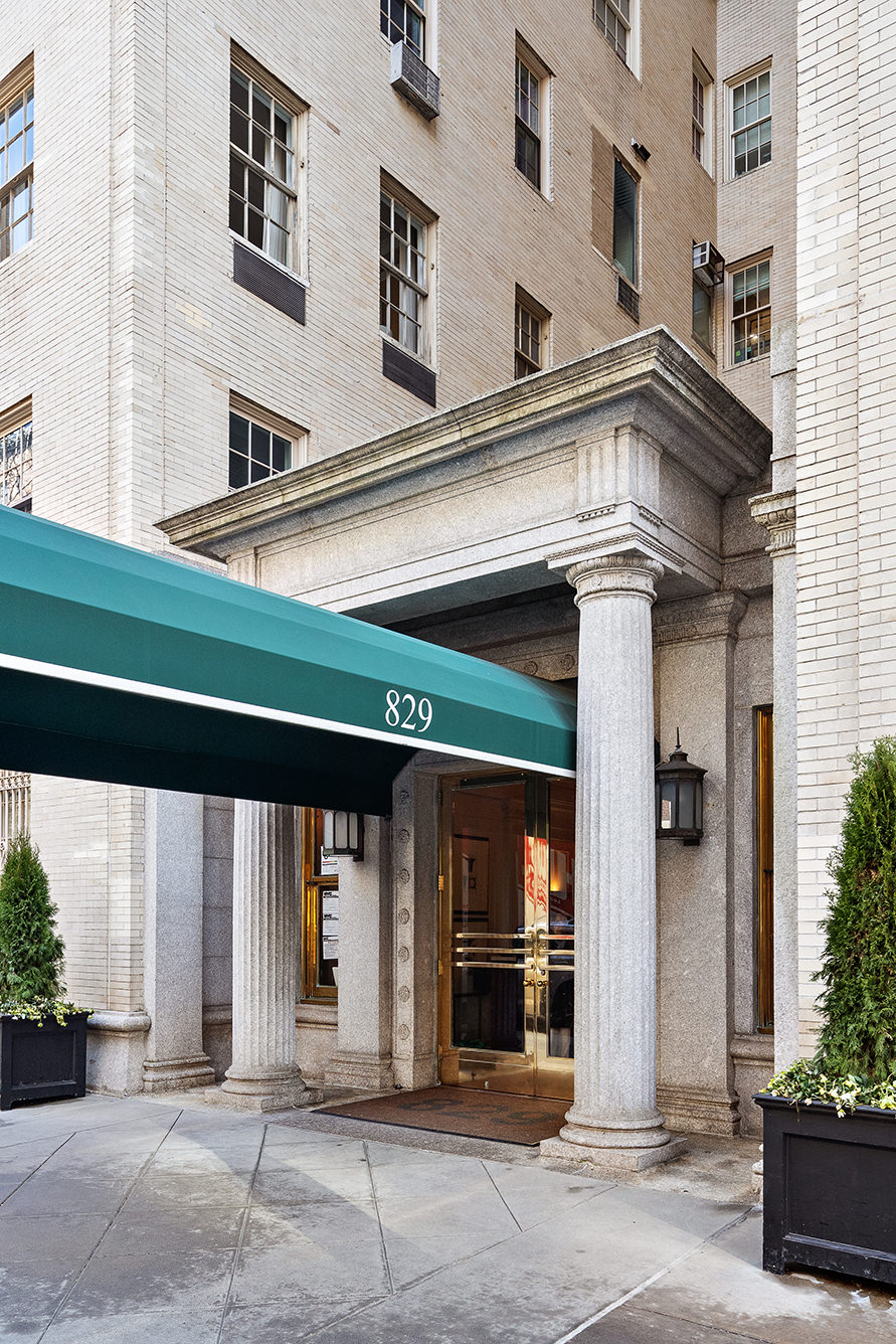 829 Park Avenue, Unit 2/3D Manhattan, NY 10021 - Photo 17 of 18 a view of a building with entrance gate