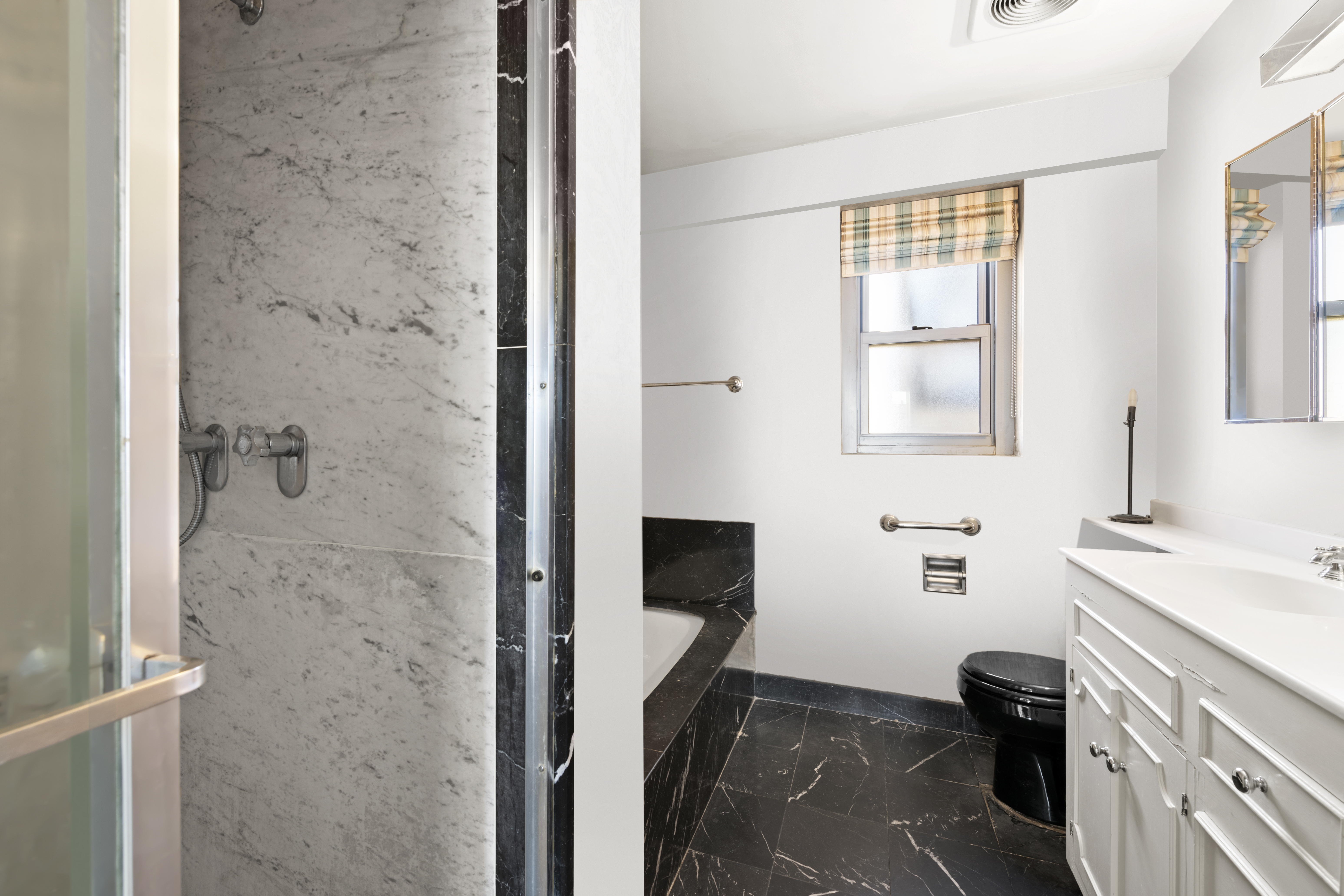 650 Park Avenue, Unit 18C Manhattan, NY 10065 - Photo 18 of 29