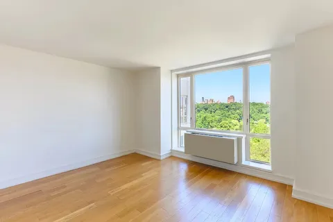 $1,949,000 | 1280 5th Avenue, Unit 10A | Upper Carnegie Hill