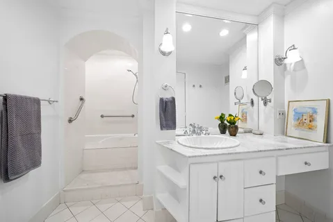 $659,000 | 522 West End Avenue, Unit 1B | Upper West Side