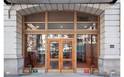 $1,850,000 | 2250 Broadway, Unit 6K | Upper West Side