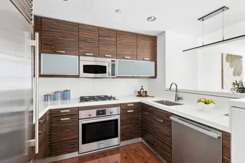 $1,575,000 | 225 East 34th Street, Unit 7C | Murray Hill