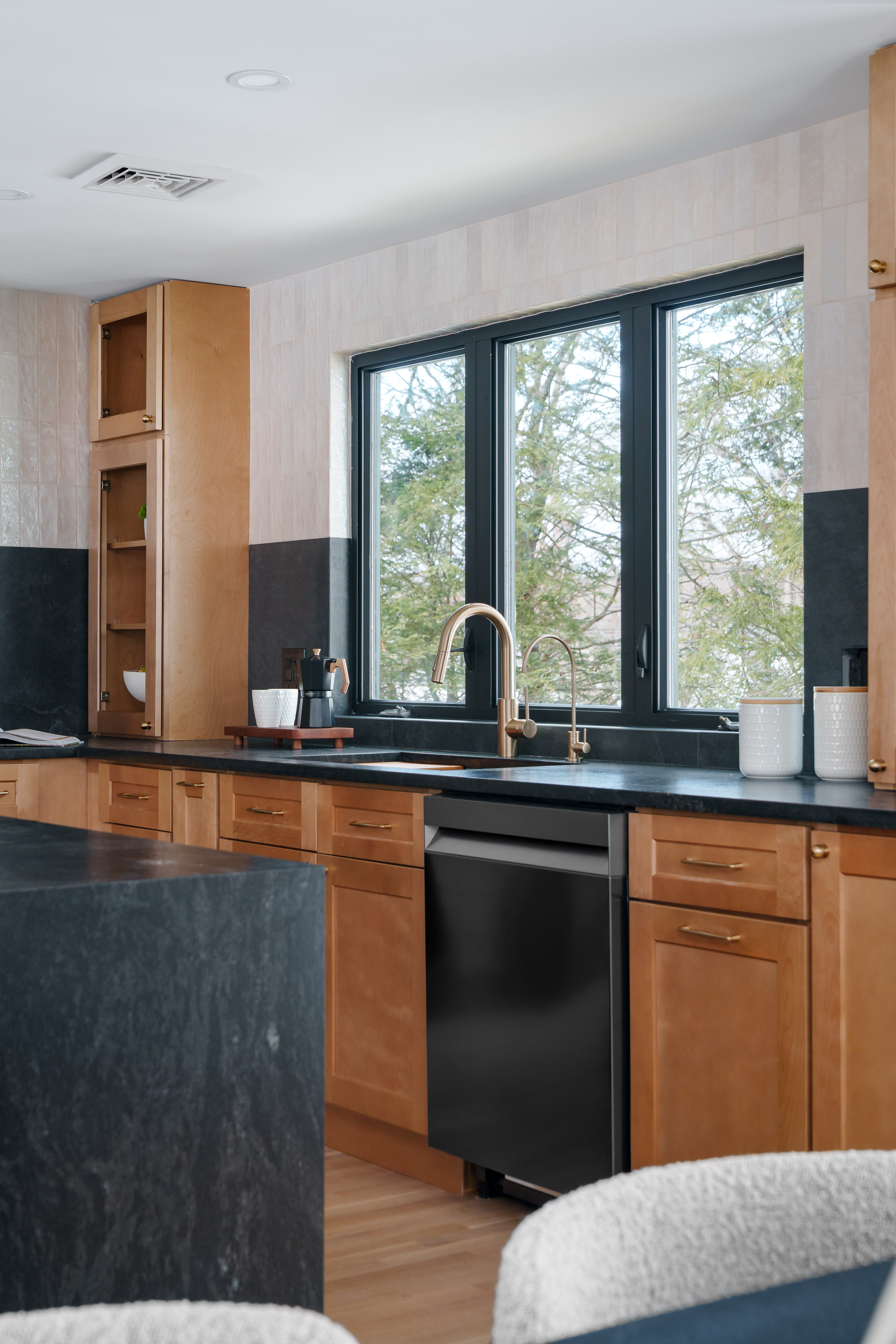 8 Emily Road Framingham, MA 01701 - Photo 9 of 48