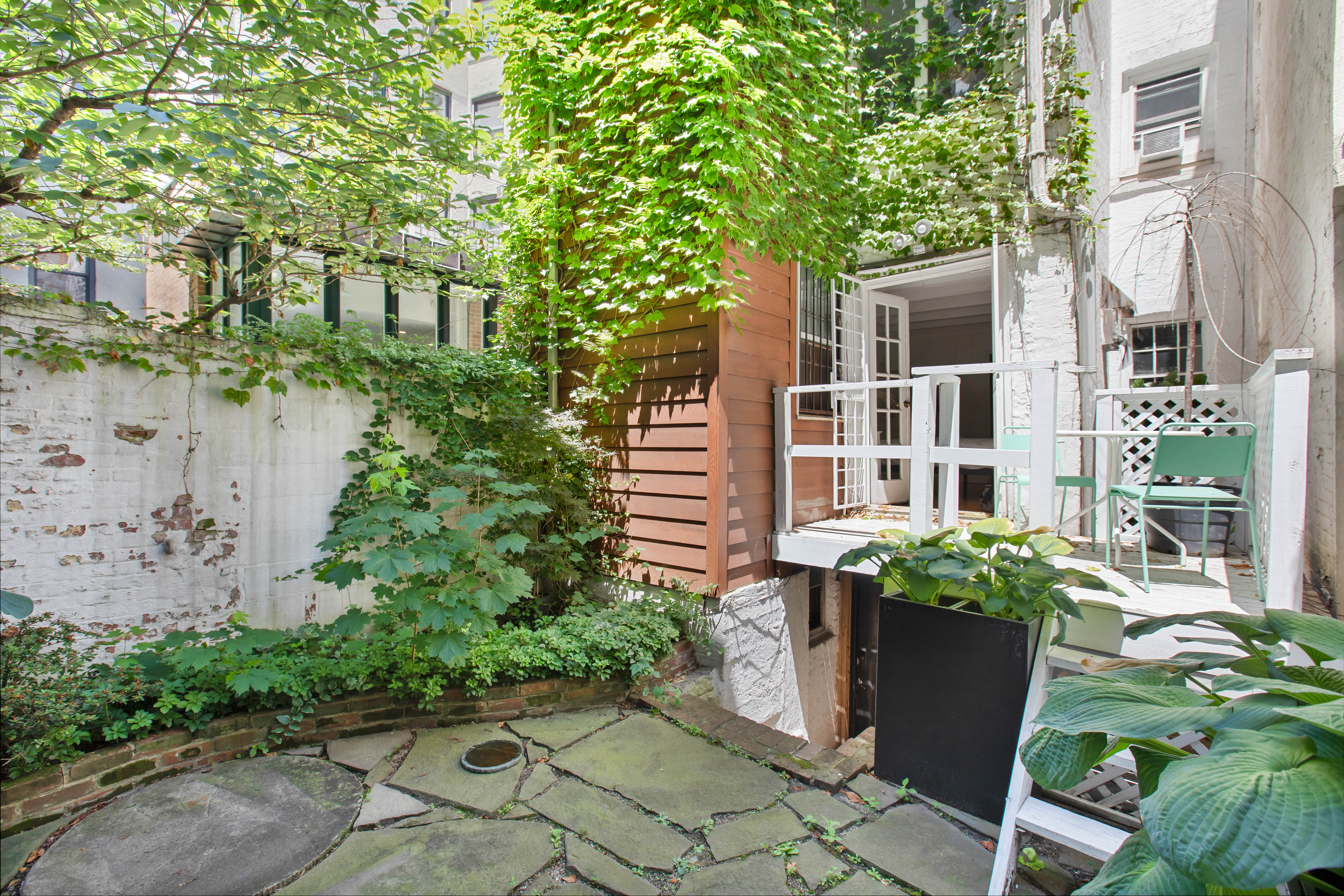 232 West 10th Street Manhattan, NY 10014 - Photo 17 of 19