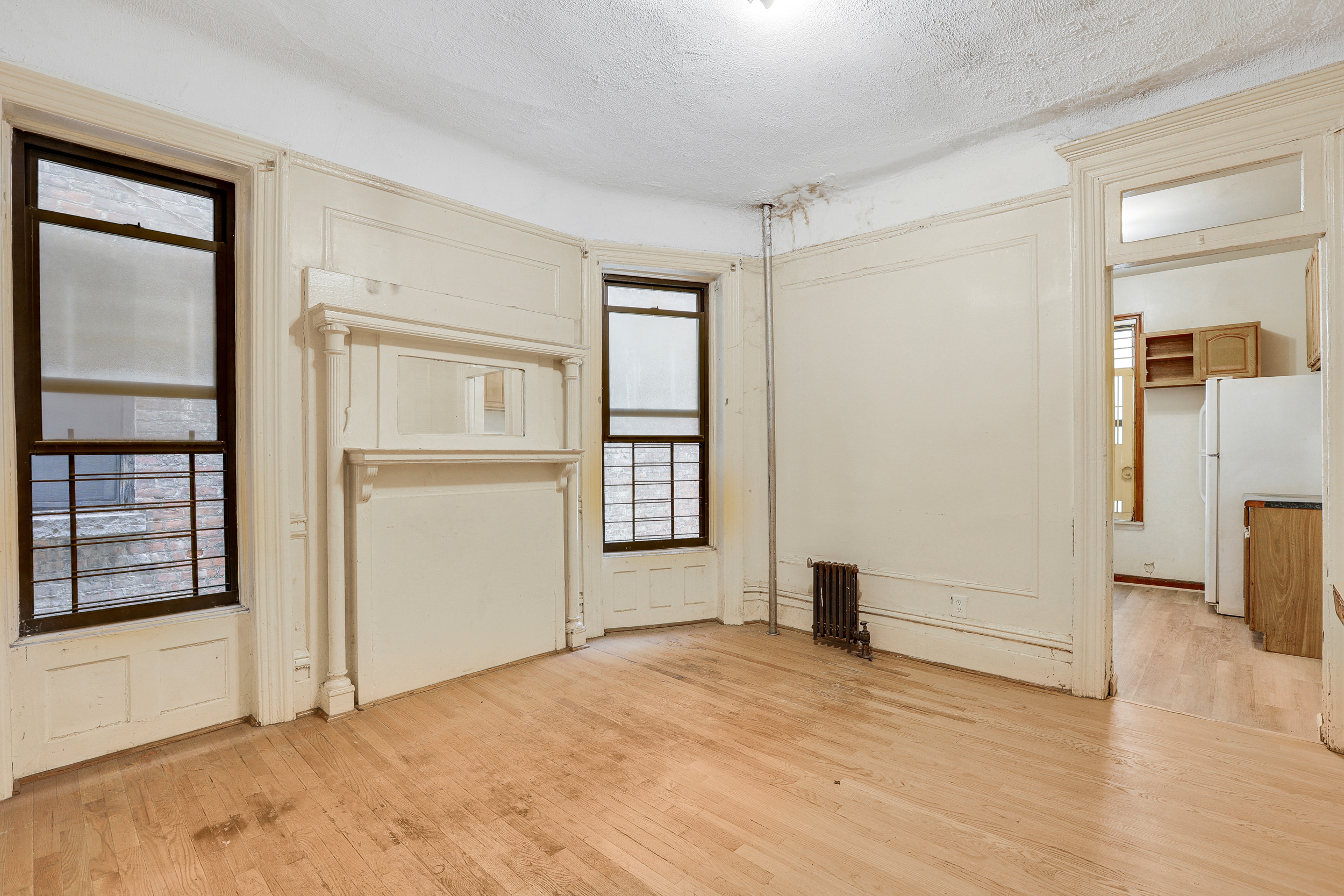 282 Manhattan Avenue, Unit 3N Manhattan, NY 10026 - Photo 8 of 17 an empty room with windows and wardrobe