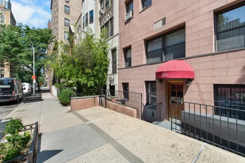 $799,000 | 261 West 71st Street, Unit 8 | Upper West Side