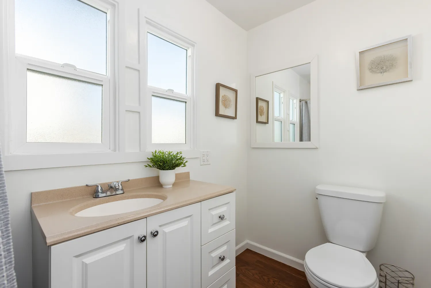 $1,499,999 | 811 East Nutwood Street, Inglewood, CA 90301