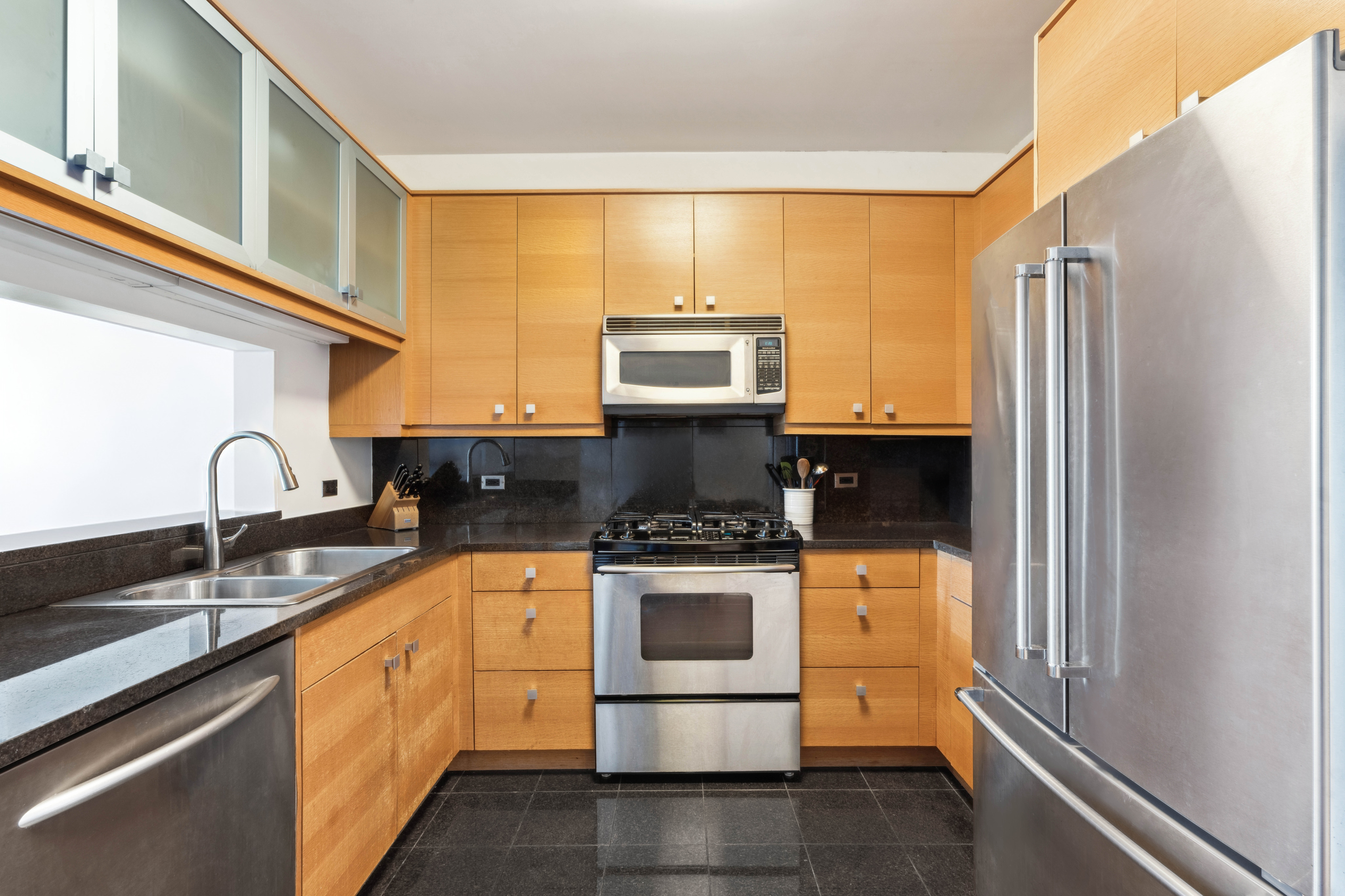 120 Riverside Boulevard, Unit 3R Manhattan, NY 10069 - Photo 4 of 13 Gallery Image 4