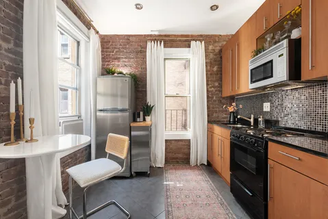 $450,000 | 19 Grace Court, Unit 3C | Brooklyn Heights