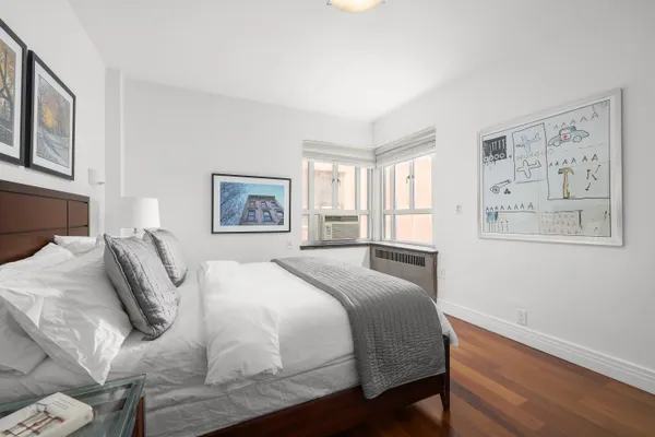 $895,000 | 165 West 20th Street, Unit 3L | Chelsea