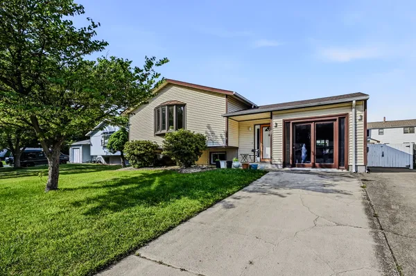 $390,000 | 34 Robert Oakes Drive, Newark, DE 19713