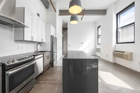 $5,000 | 44 Berry Street, Unit 2K | Williamsburg