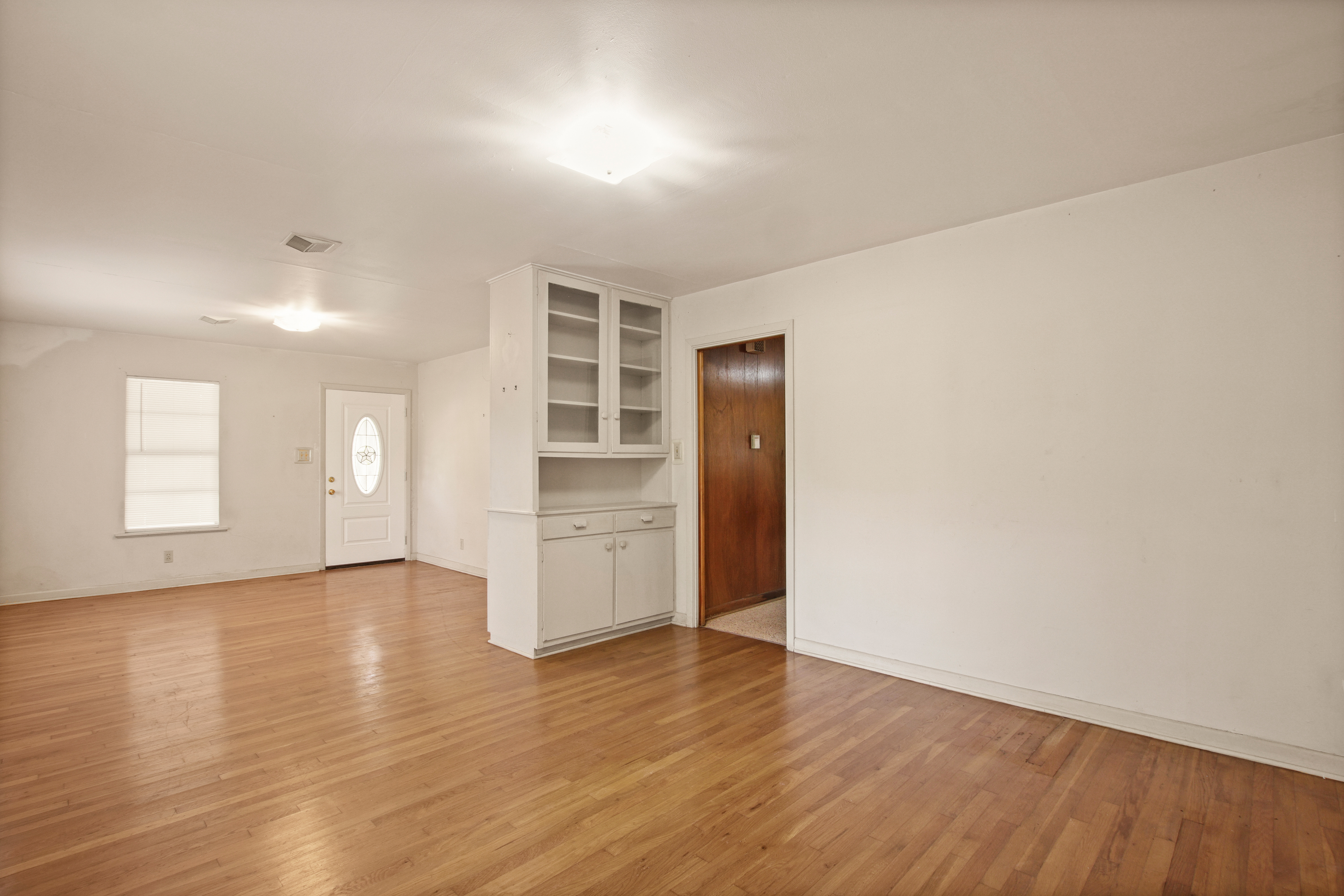 1007 Kimbro Street Taylor, TX 76574 - Photo 7 of 34