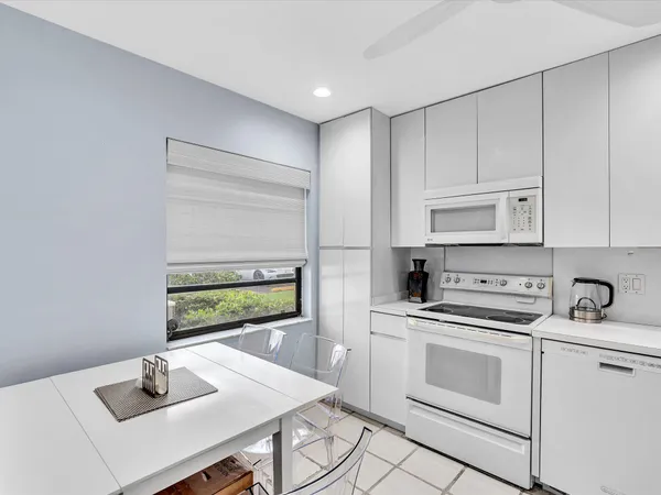 $315,000 | 8410 Casa Del Lago, Unit 20A, Boca Raton, FL 33433