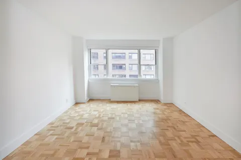 $1,550,000 | 340 East 64th Street, Unit 5B | Lenox Hill