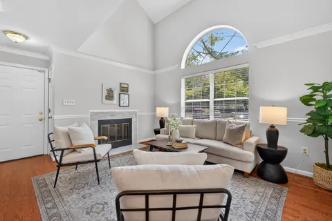 $325,000 | 925 Hillside Lake Terrace, Unit 210, Gaithersburg, MD 20878