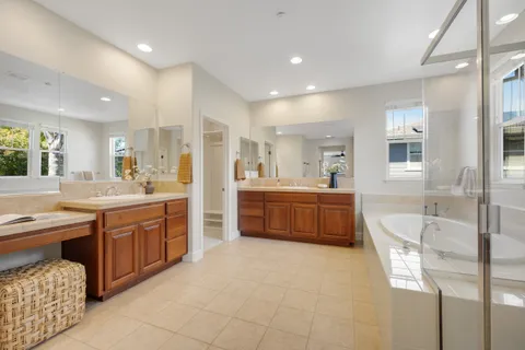 $1,200,000 | 1716 Southridge Drive, Petaluma, CA 94954