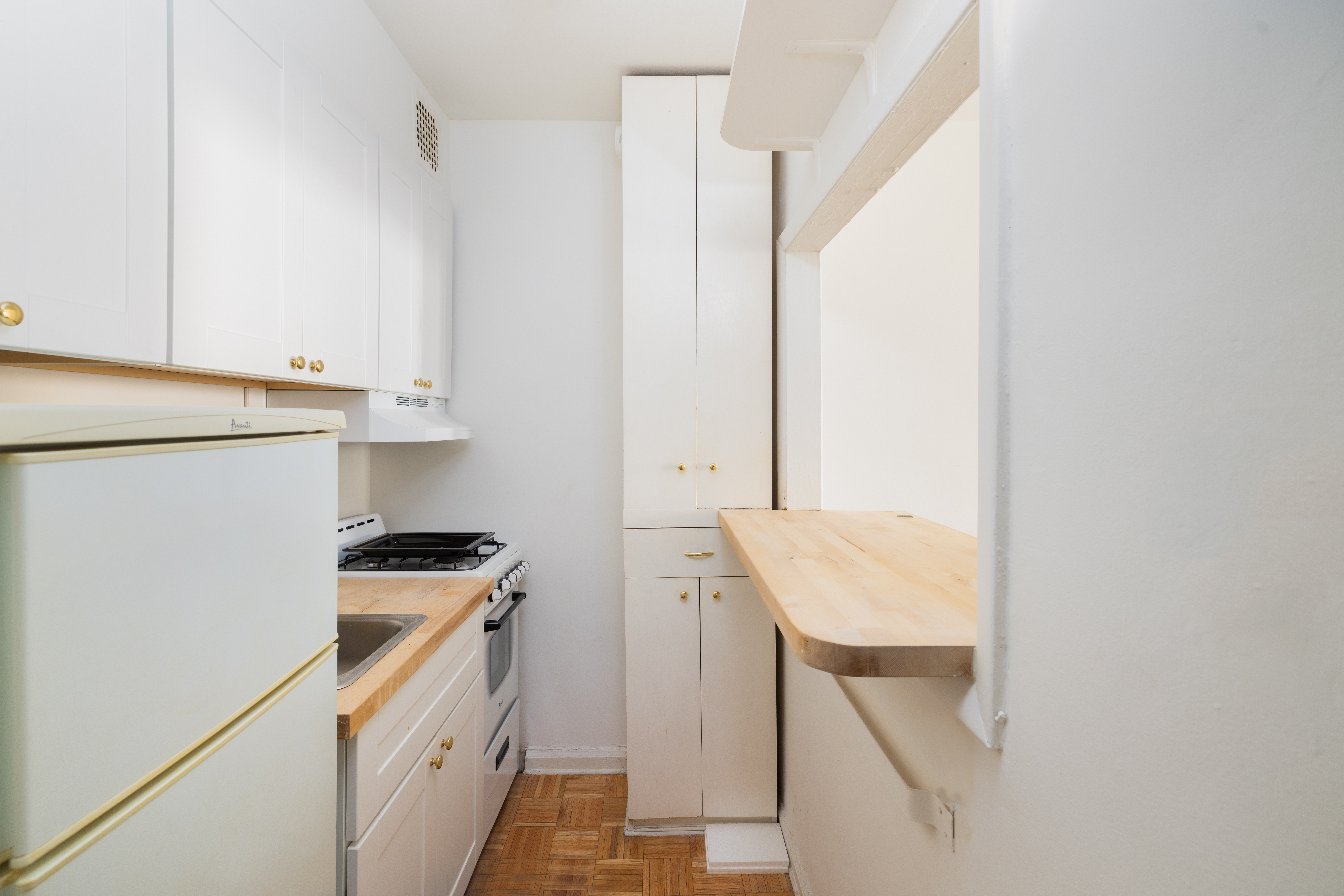 321 East 71st Street, Unit 5E Manhattan, NY 10021 - Photo 3 of 6 a room with storage and utility