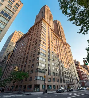 $3,475,000 | 25 Central Park West, Unit 14R | Upper West Side