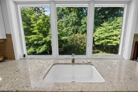 $689,000 | 12 Vining Lane, Wilmington, DE 19807