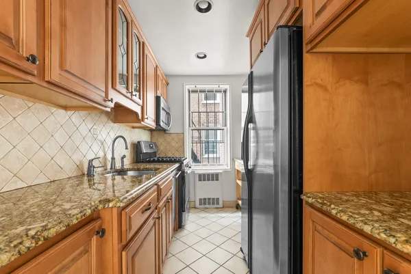 $599,000 | 330 Haven Avenue, Unit 3G | Hudson Heights