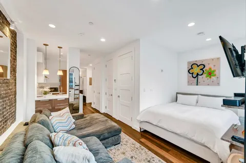 $775,000 | 148 East 19th Street, Unit 2D | Gramercy