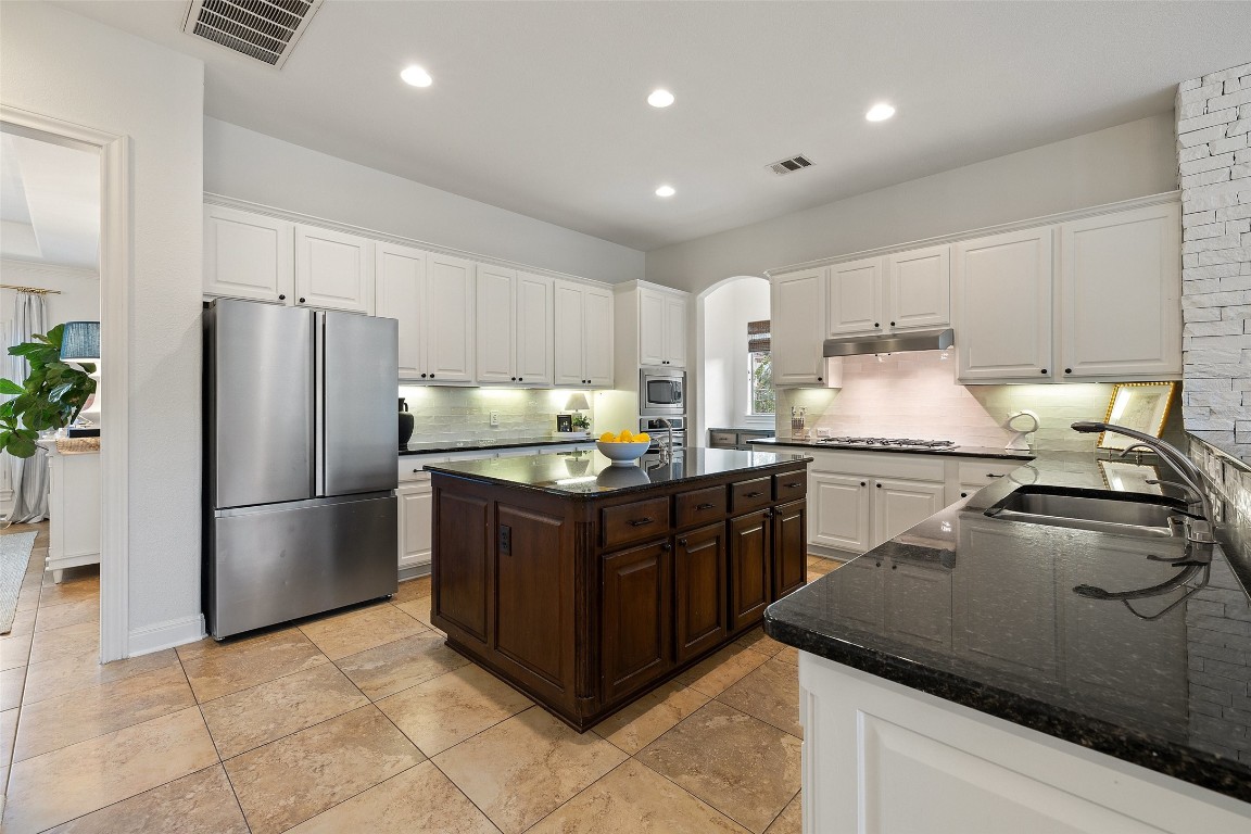 15713 Spillman Ranch Loop Austin, TX 78738 - Photo 11 of 46